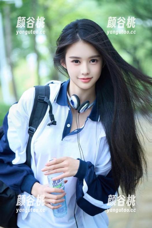 Tiny Asa和她的棉袜梦境：精美写真合集，带你畅游可爱天地！.txt